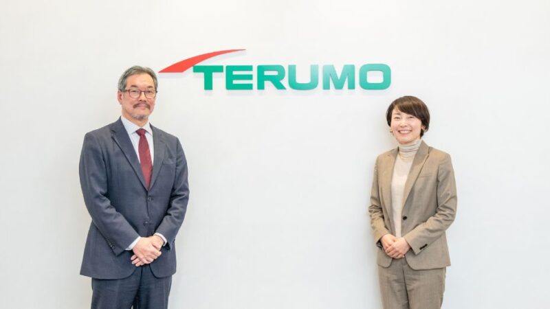 間接部門の集約化で組織を新設、変革を成功に導いた秘訣とは ― テルモCFO・萩本氏に聞く